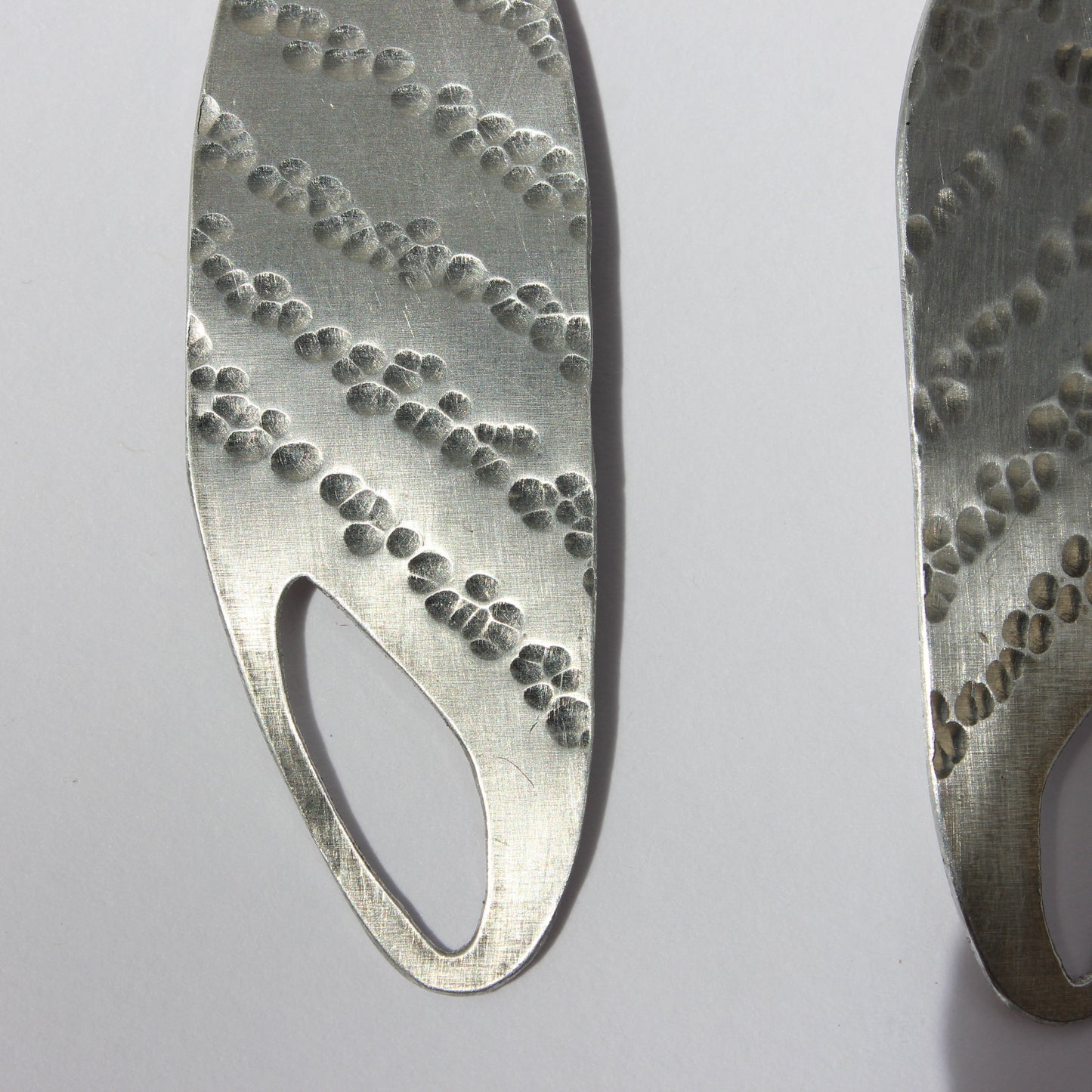 Les Fibules - Aluminium