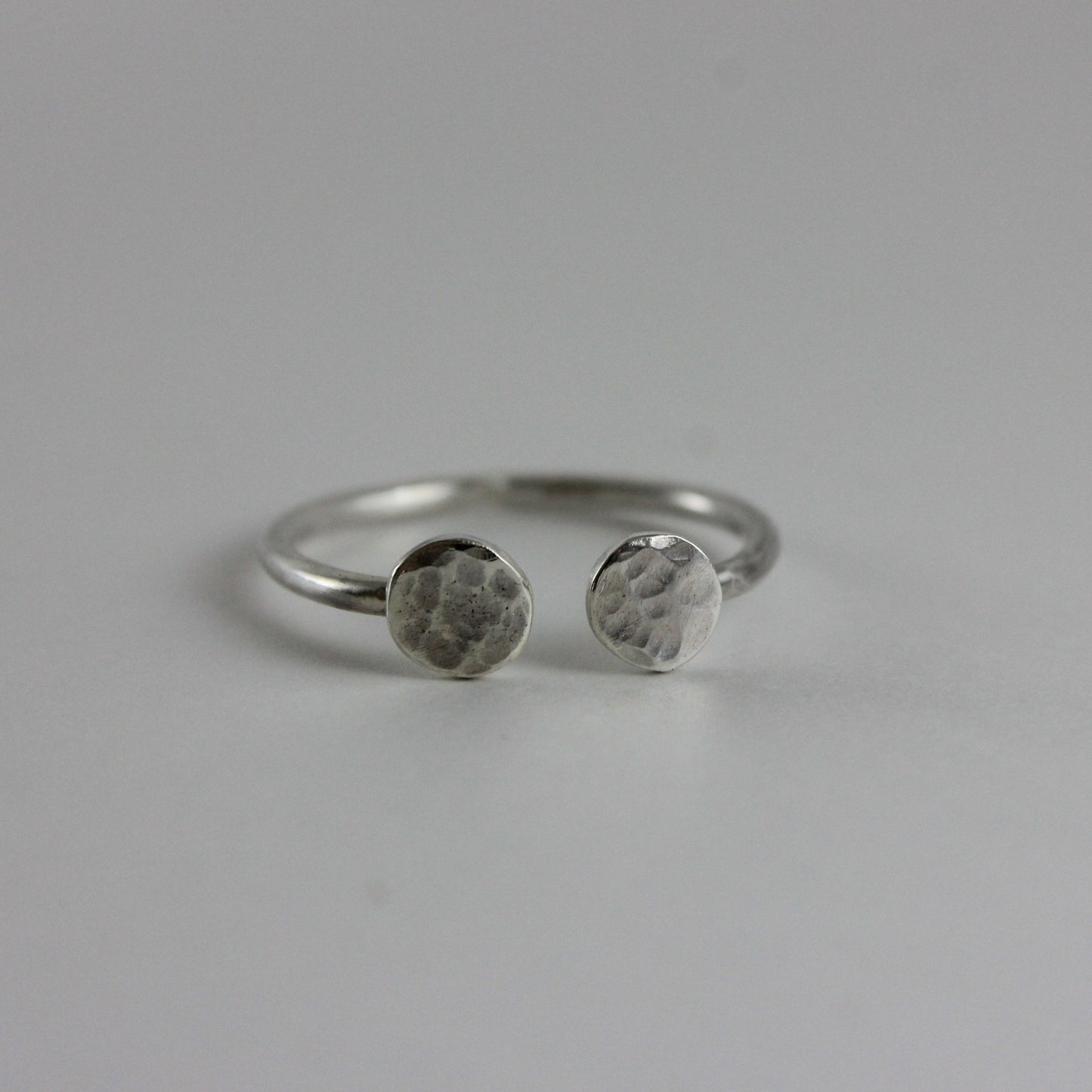 Bague clous martelés