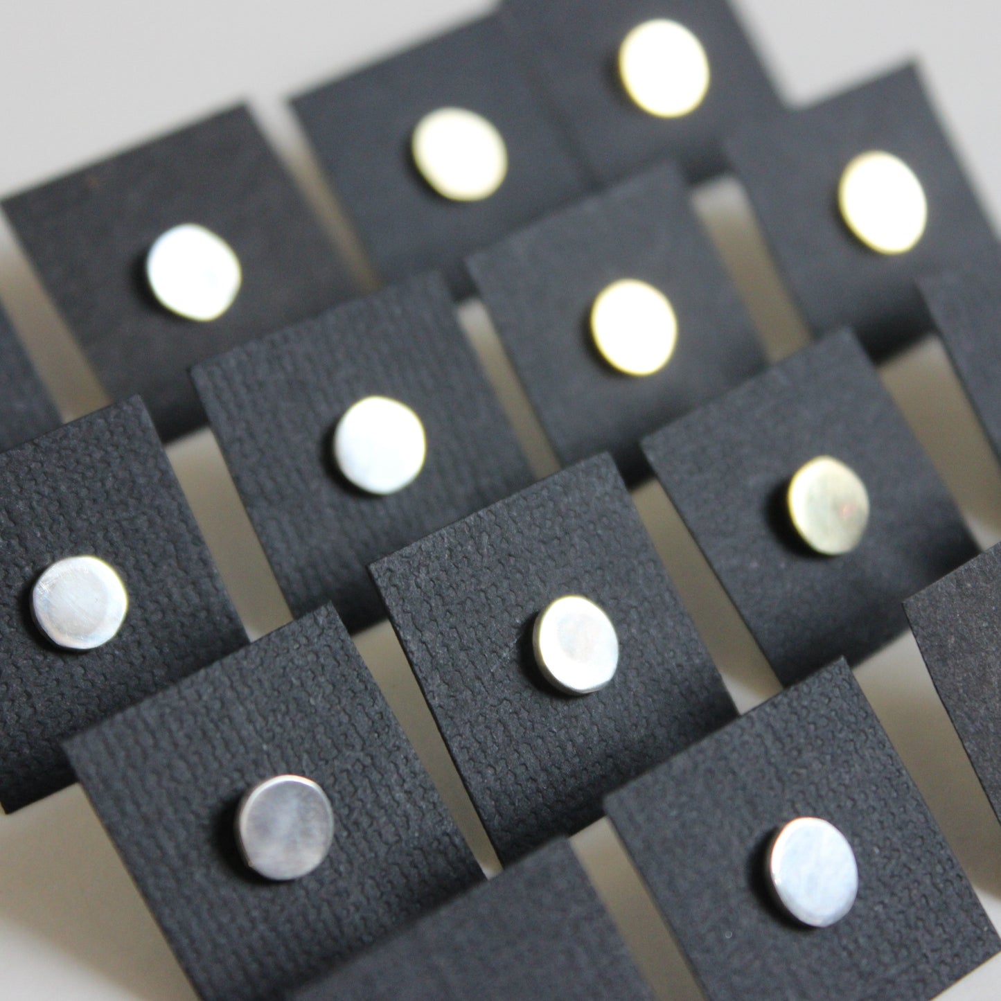 Puces d'oreilles clou